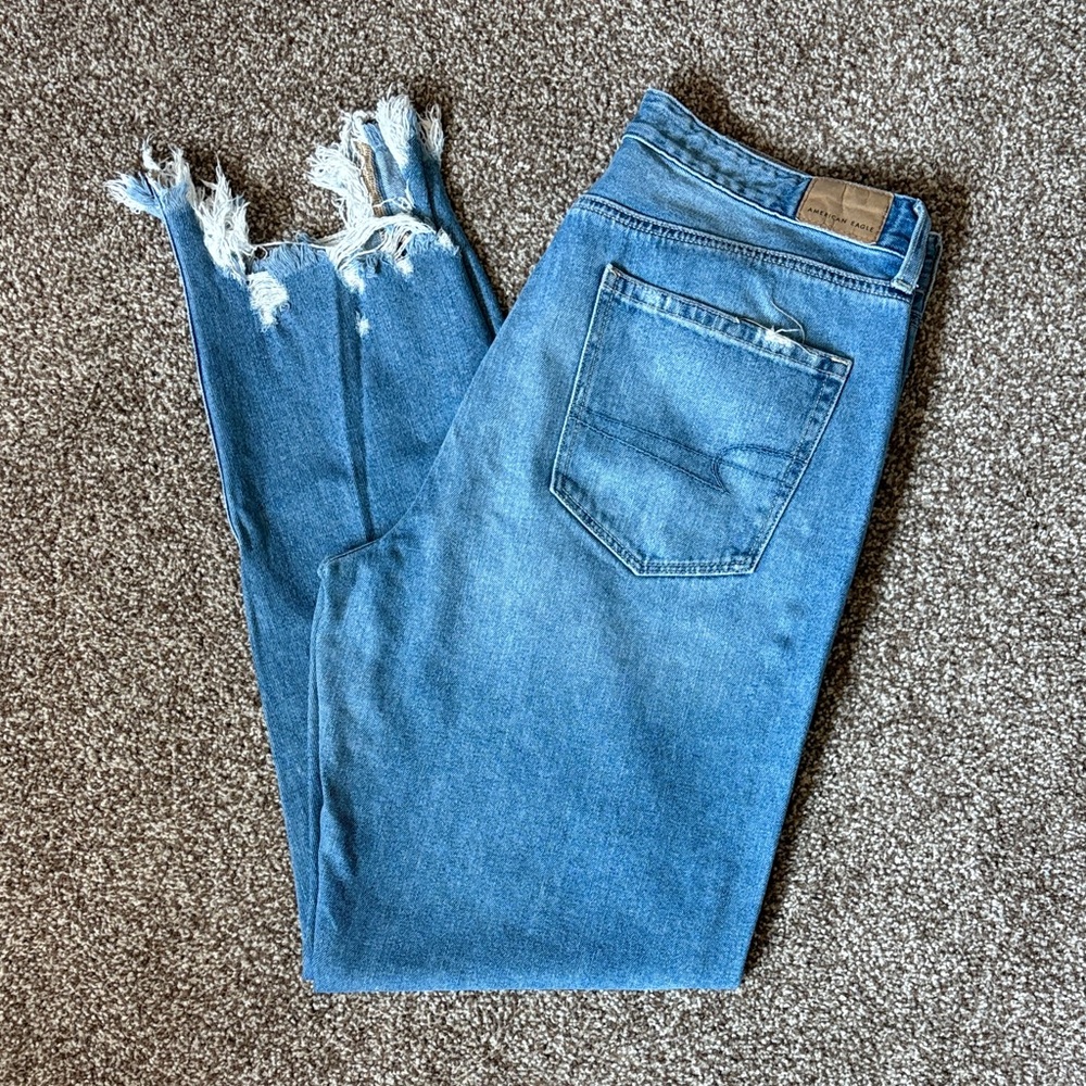 american eagle distressed mom jeans